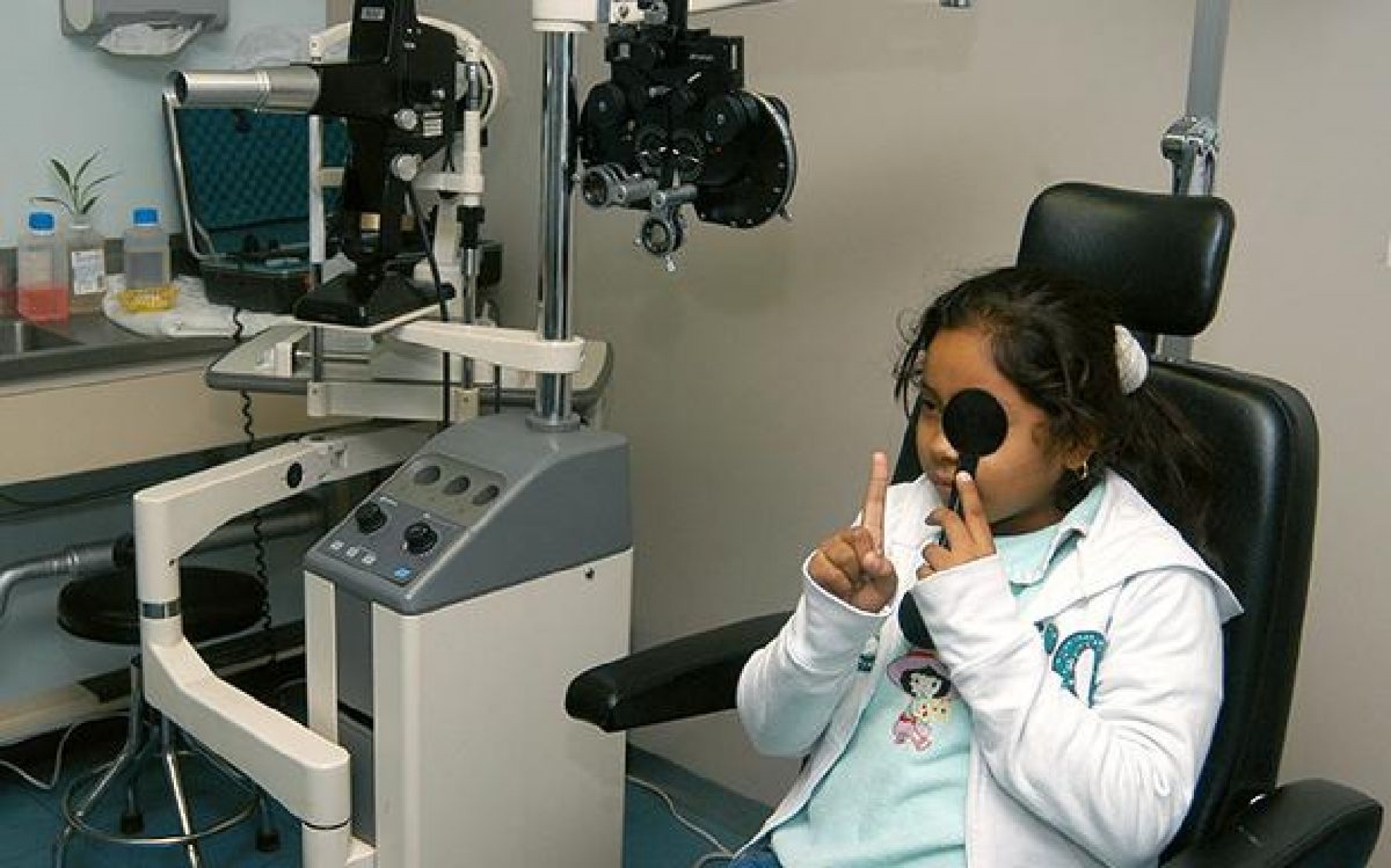 Médicos del IMSS recomiendan realizar examen de la vista a niños al iniciar el ciclo escolar