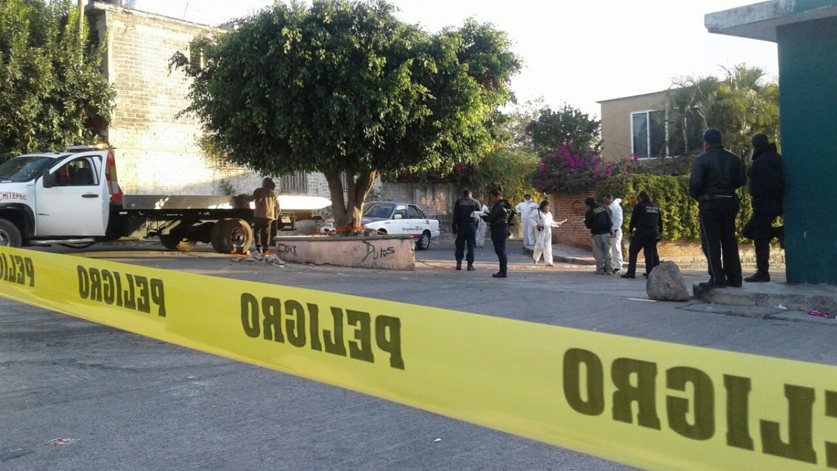Emboscaron a dos hombres a bordo de un taxi