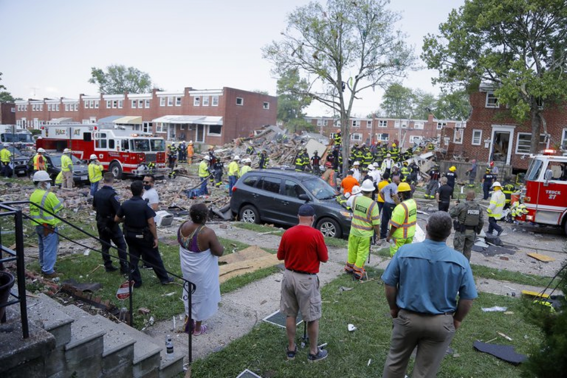 Explosión sacude barrio de Baltimore, deja al menos un muerto y personas atrapadas