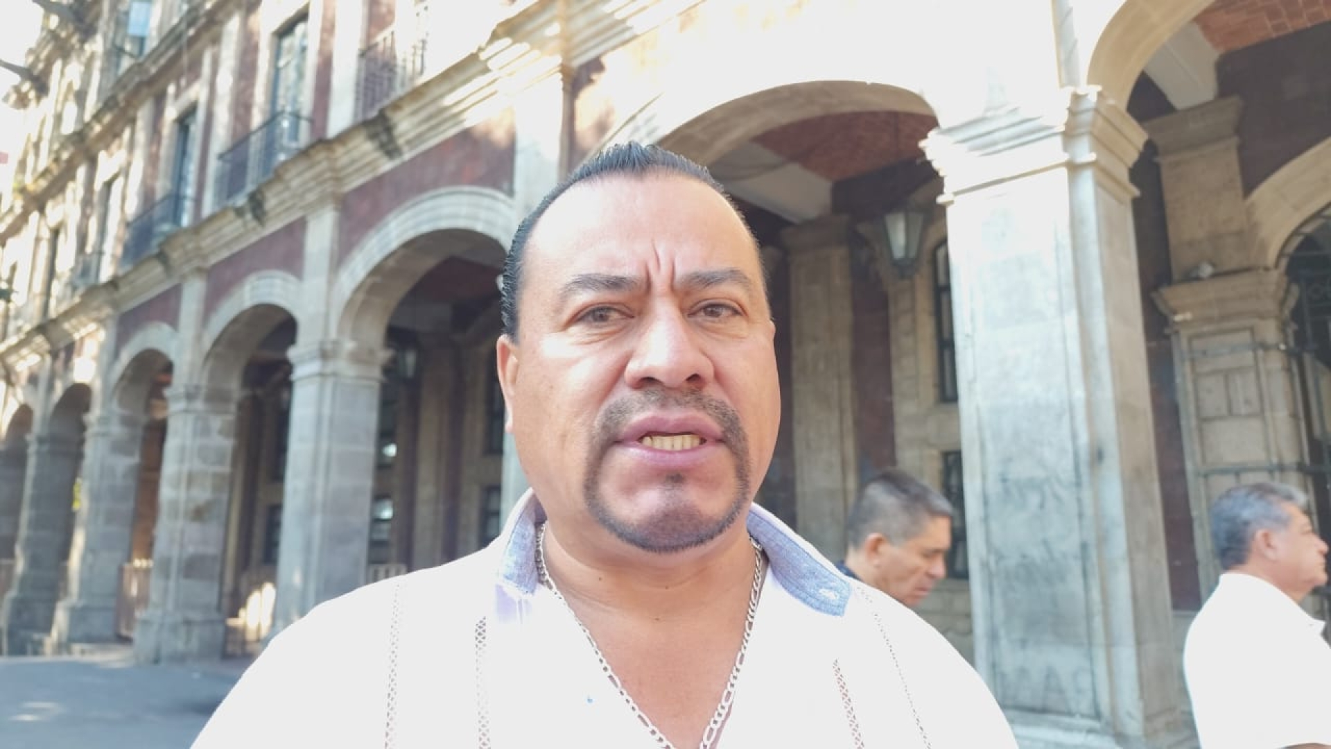 Insisten transportistas en aumento a tarifa mínima; se reúnen con el jefe de la Oficina de la Gubernatura