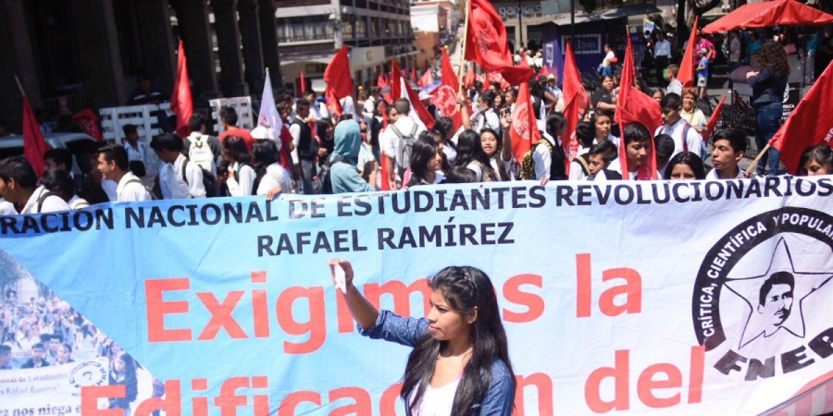 Marchan antorchistas en Cuernavaca