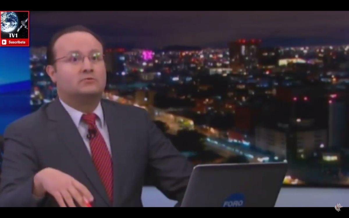 VIDEO: Temblor sorprende a conductor de TV en plena transmisión