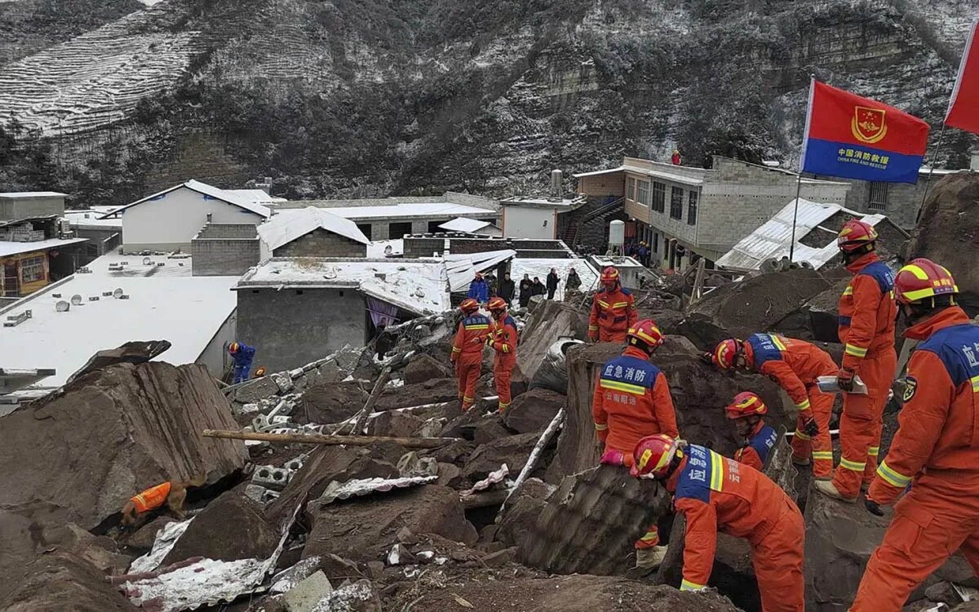 Tragedia en China: Deslave sepulta a 47 personas en Yunnan