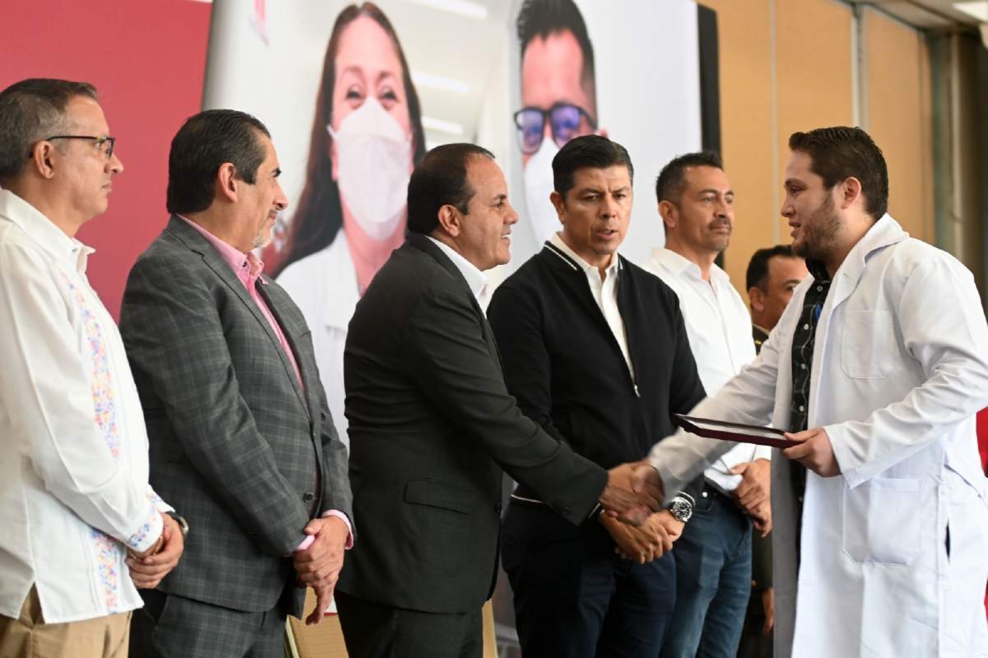 Refrenda Cuauhtémoc Blanco respaldo y solidaridad a médicas y médicos