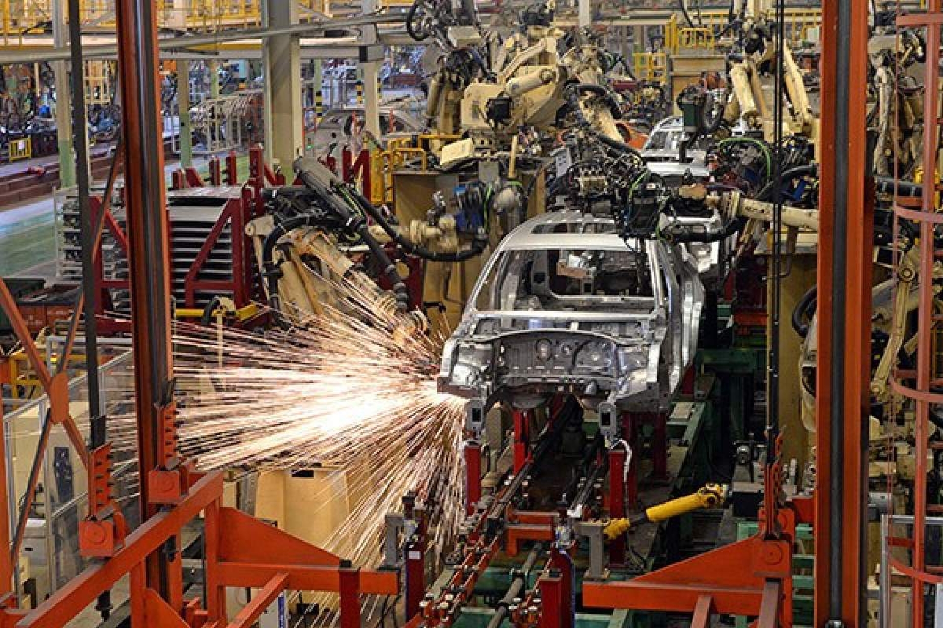 Fabricantes extranjeros de automóviles se esfuerzan por alcanzar la "Velocidad China" para mantenerse en la competencia