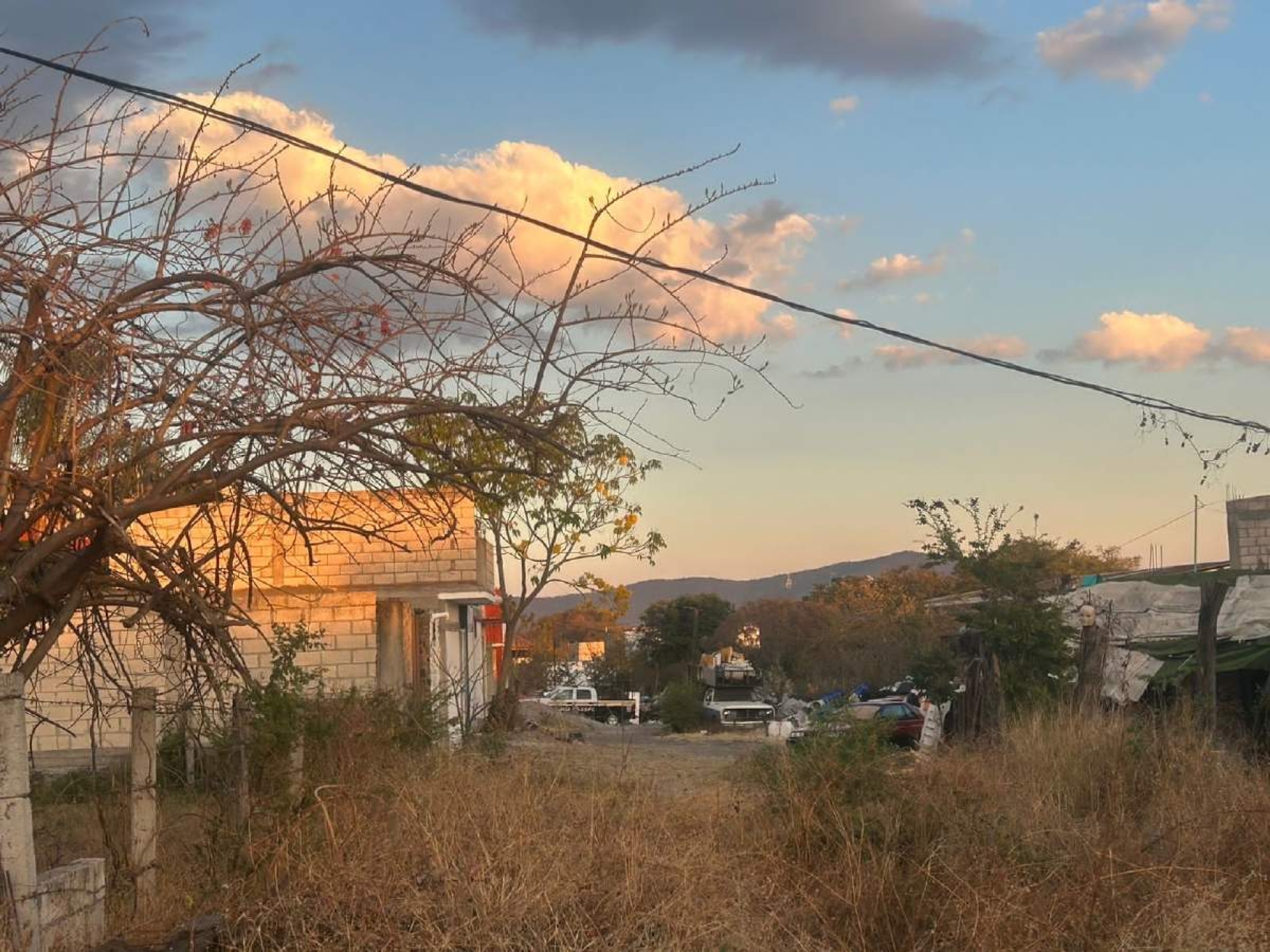 Hallan un cadáver dentro de un vehículo