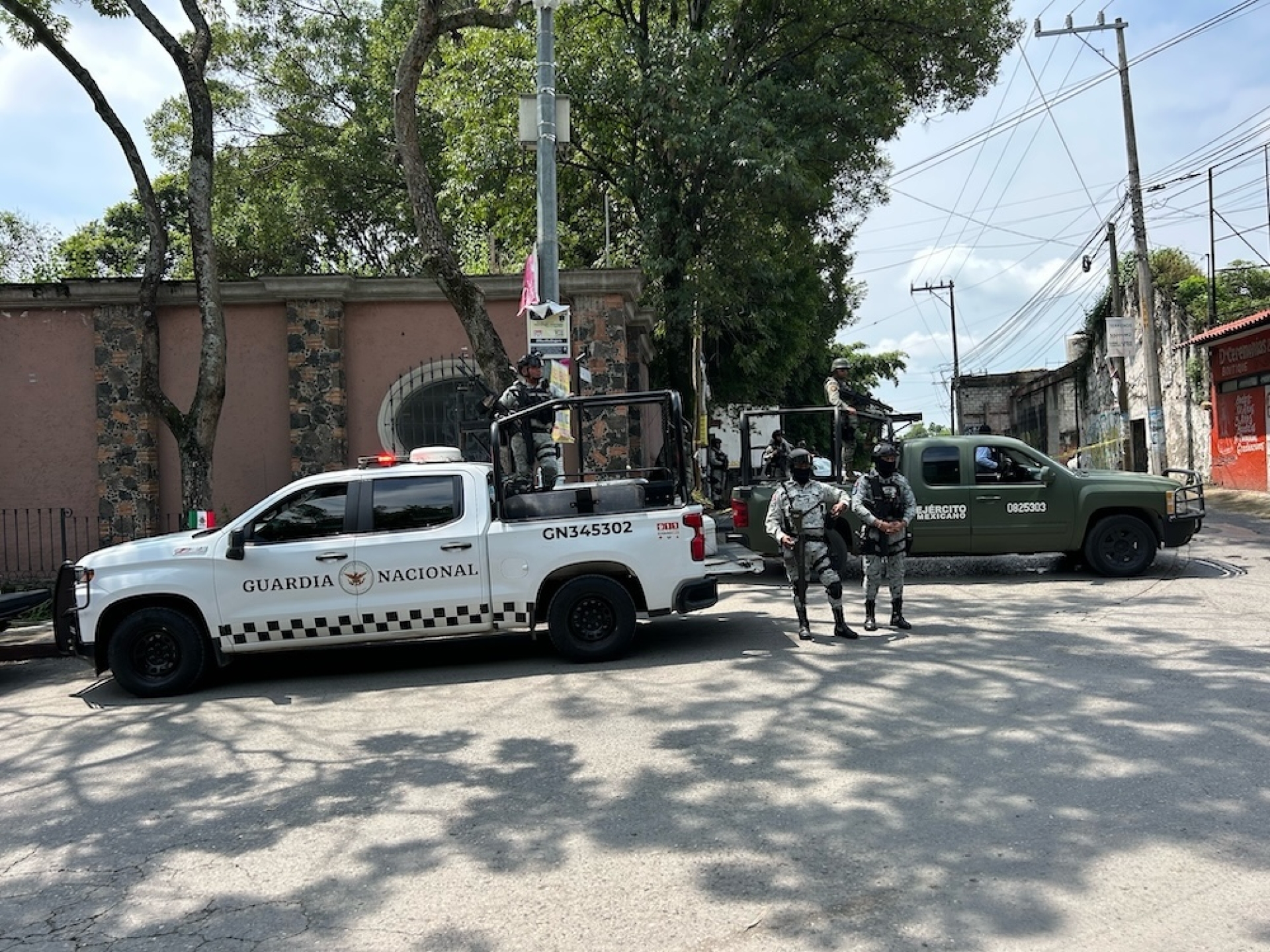 Se enfrentan agentes de la GN contra civiles
