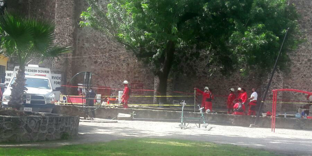 Rescatan el cadáver de una mujer entre escombros de la iglesia de Jiutepec