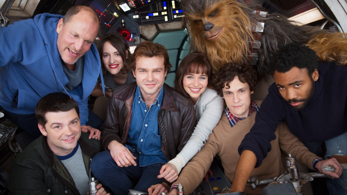 La película de Han Solo ya comenzó a filmarse y lo celebra con una foto del cast