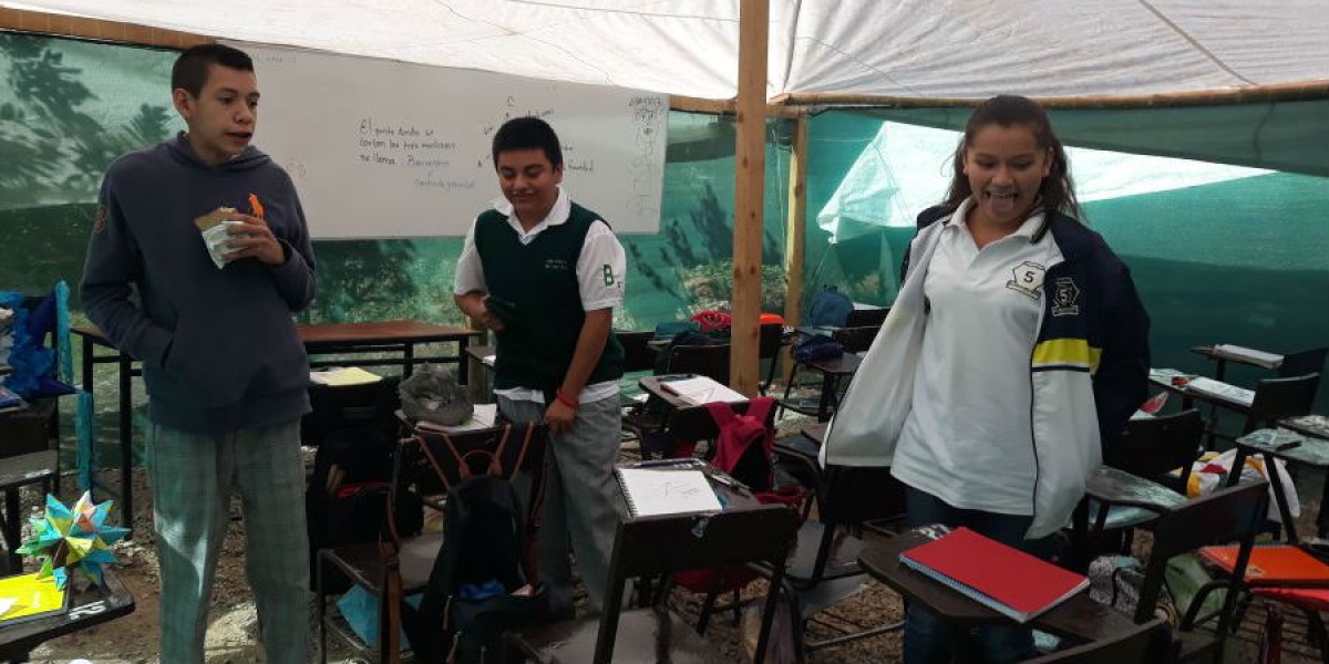 Padecen estudiantes de secundaria de Chamilpa inclemencias del tiempo