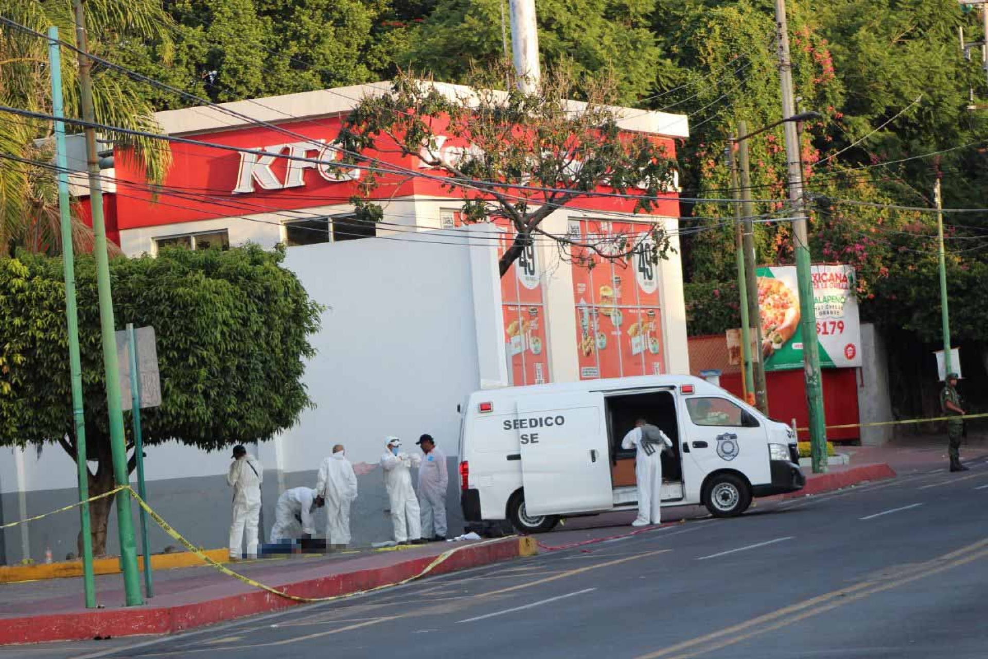 Los cinco asesinados iban a recoger a un pasajero