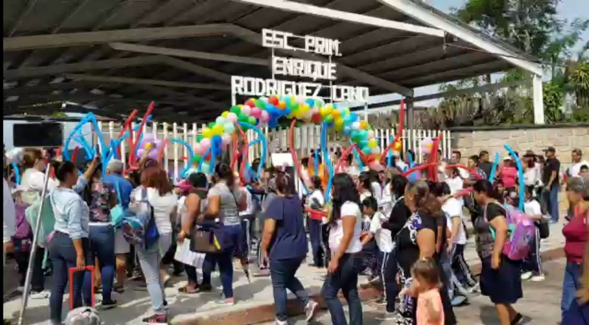 Alumnos de la Primaria "Enrique Rodríguez Cano" de Zacatepec regresan a su plantel