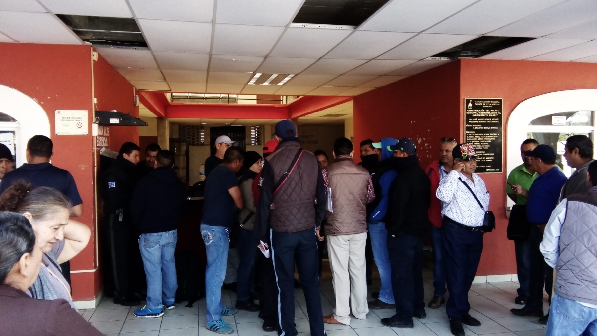 Policías tomaron las instalaciones de la presidencia municipal de Puente de Ixtla