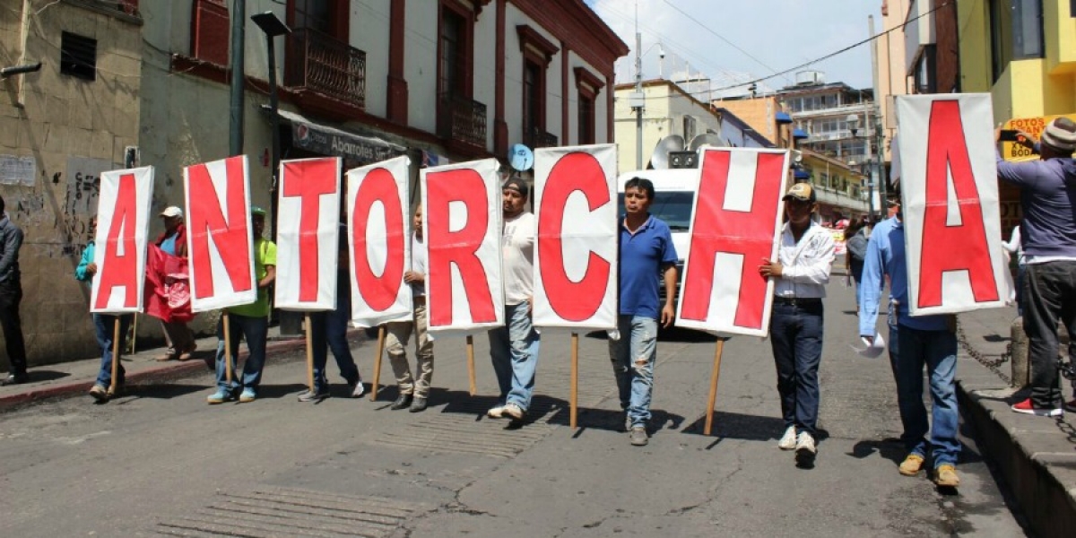 Marchan antorchistas en Cuernavaca