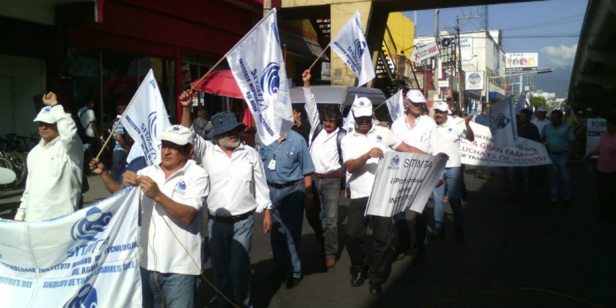 Marchan integrantes del sindicato del IMTA