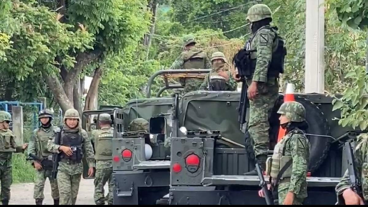 Hallan un cadáver en una barranca de Temixco