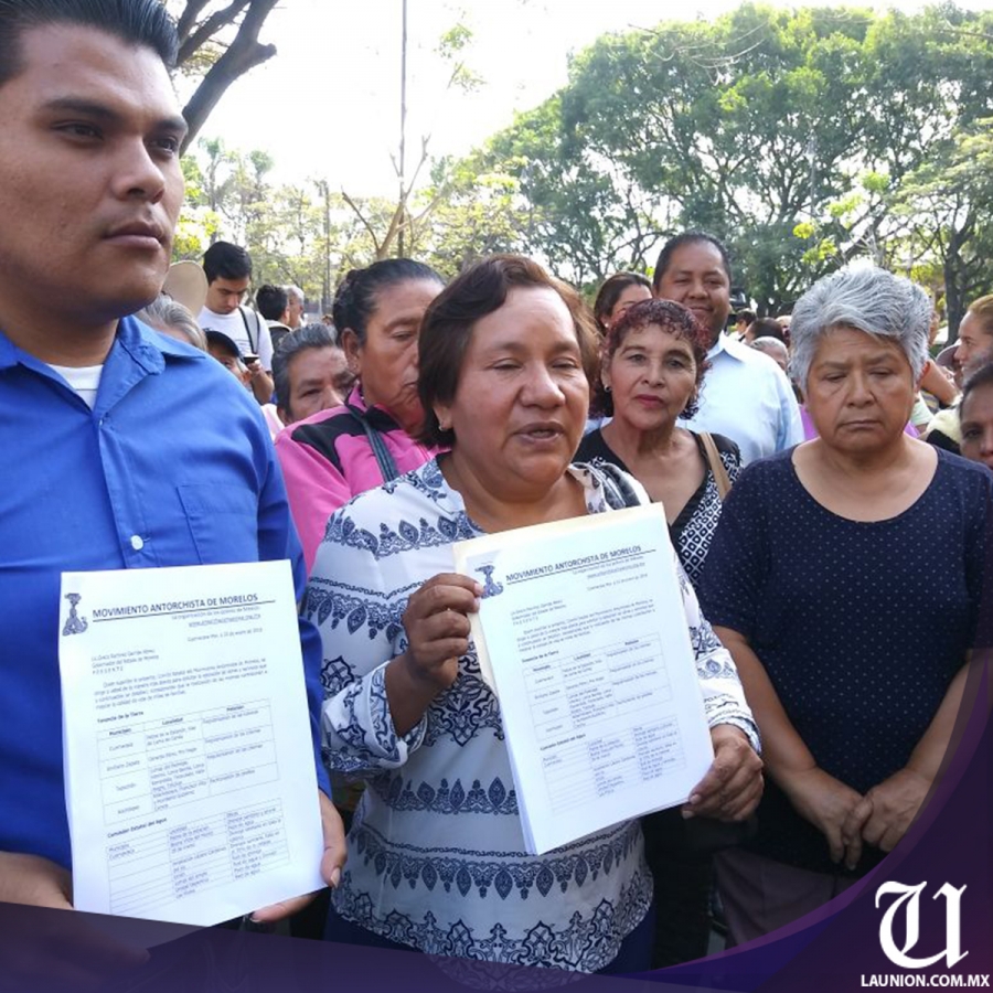 Antorchistas se manifiestan en el zócalo de Cuernavaca
