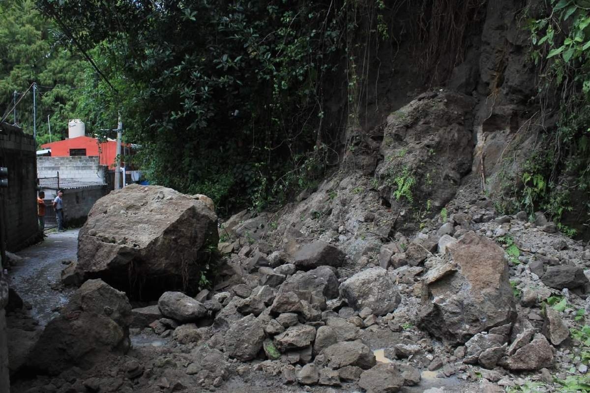 Derrumbe en la Lagunilla pone en riesgo a diez familias