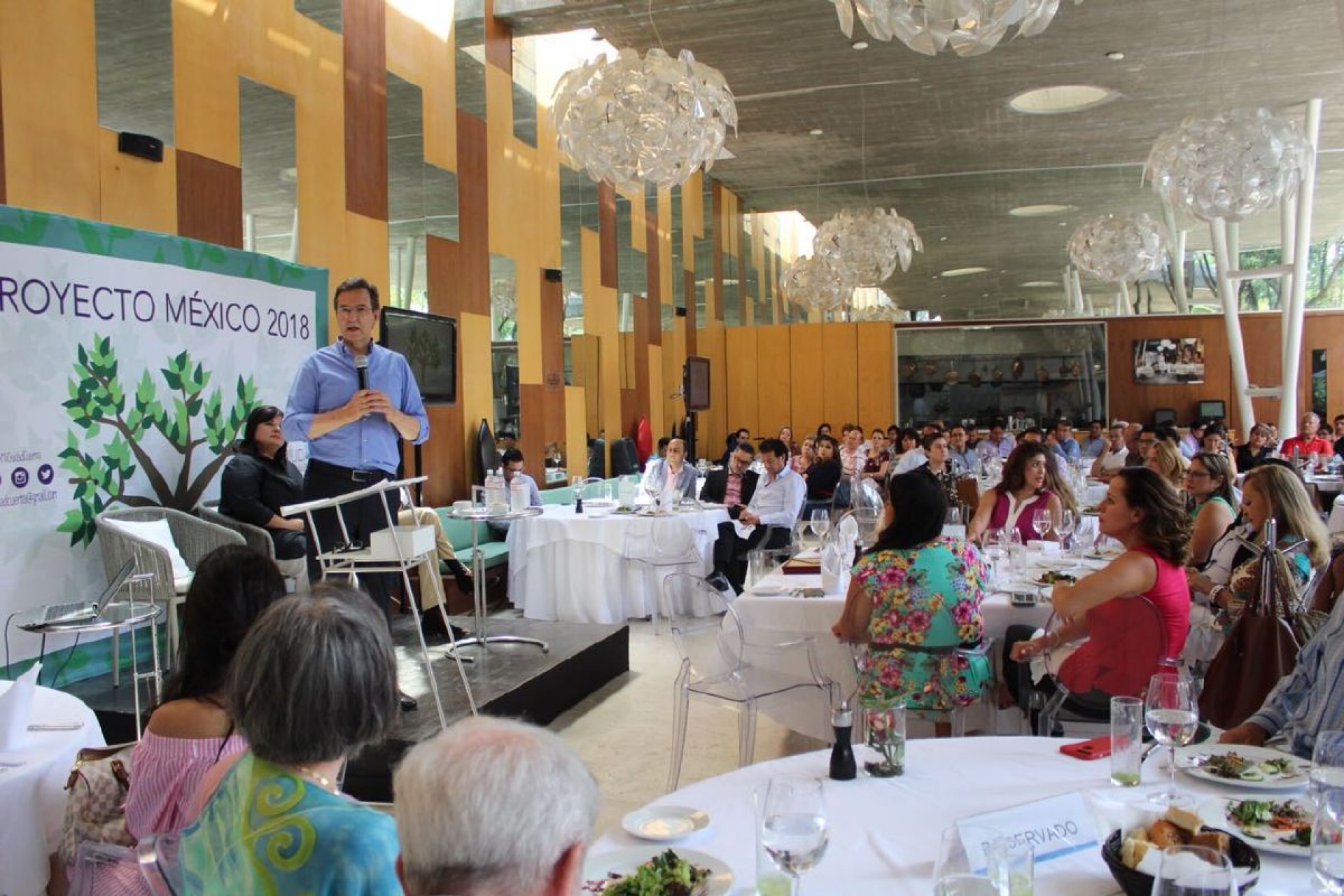 Enlaces de AMLO exponen proyecto ante empresarios de Morelos