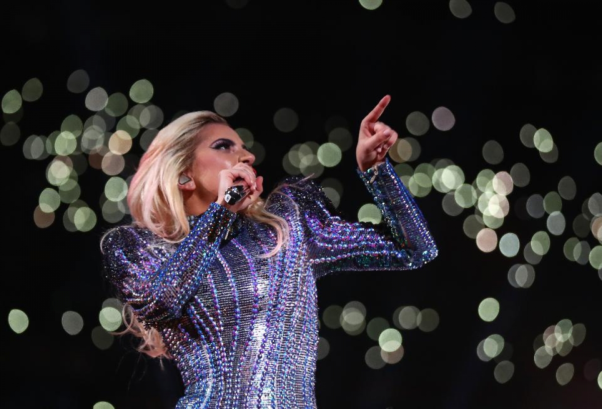 Sí, a Lady Gaga la acompañaron 300 drones de Intel para dibujar en el cielo en la Super Bowl