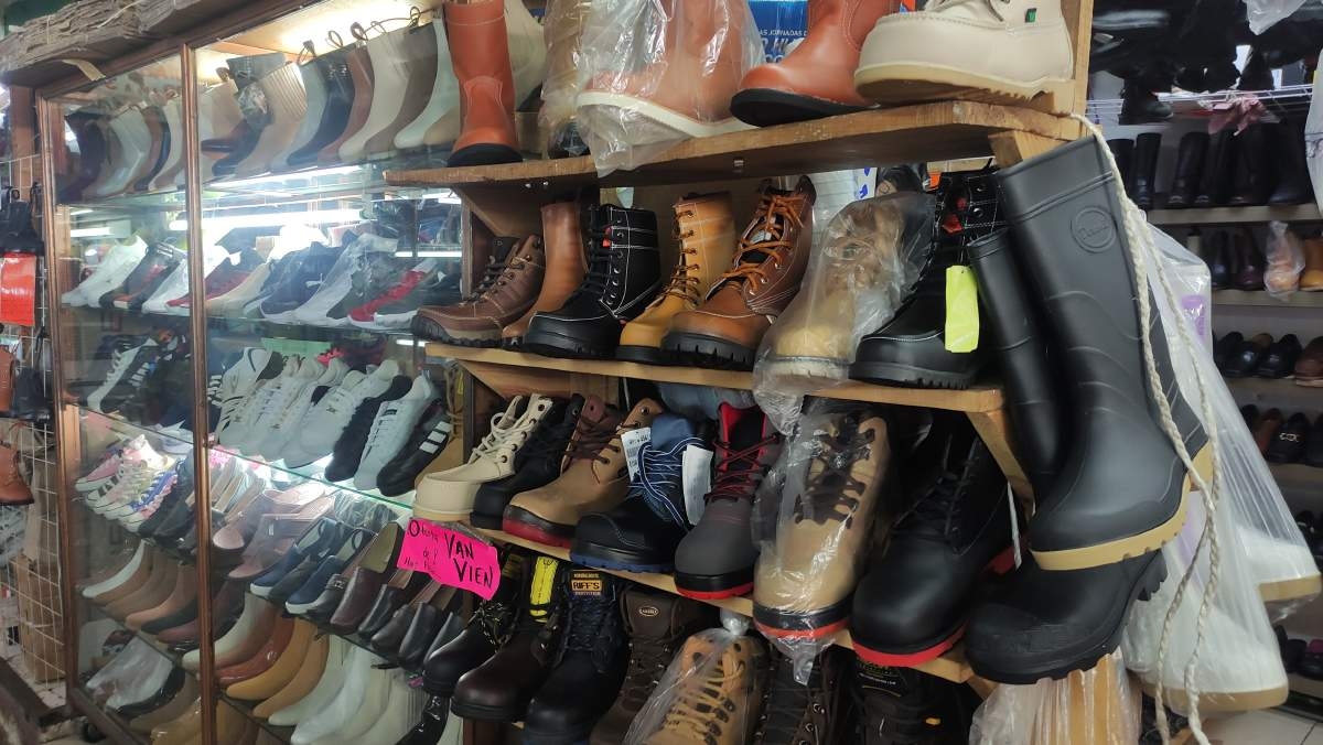 Cerró seis meses su zapatería