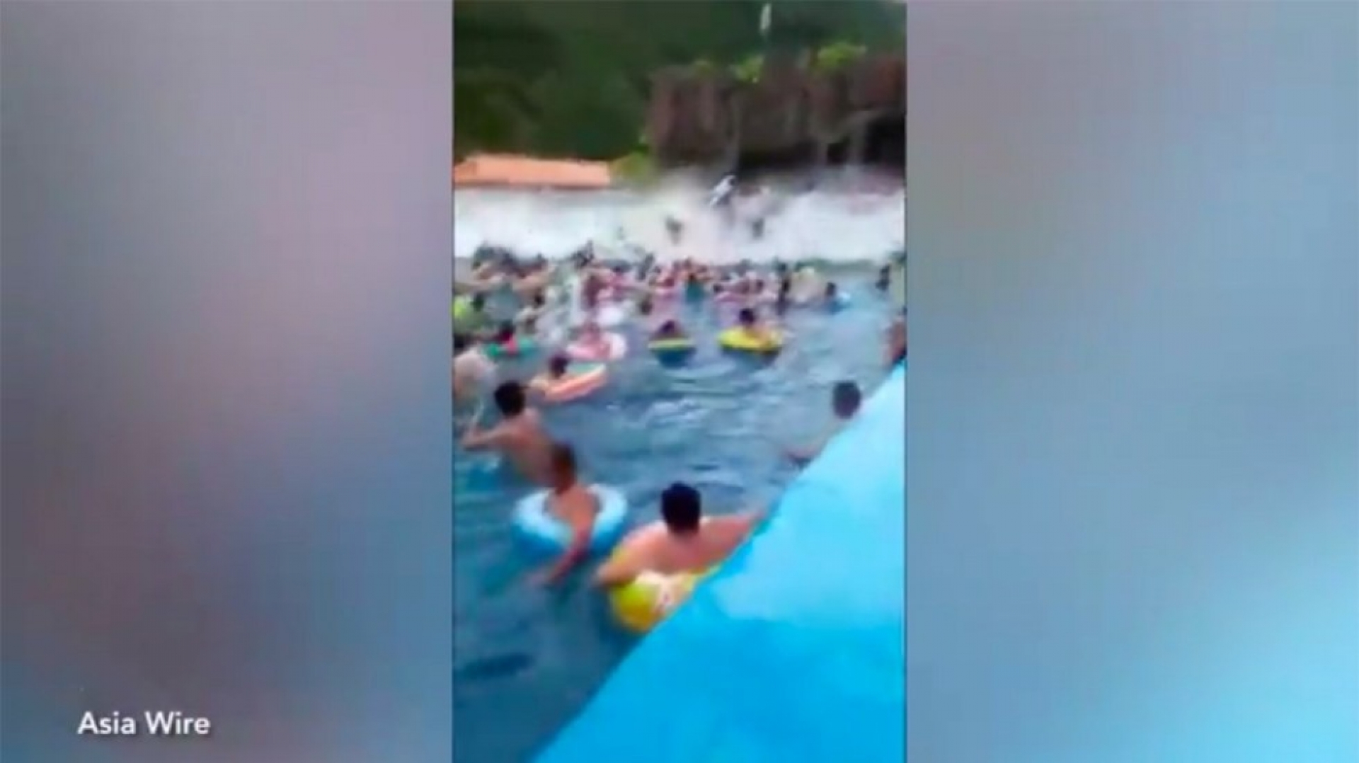 VIDEO: Falla en máquina de olas genera ‘tsunami’ en parque acuático