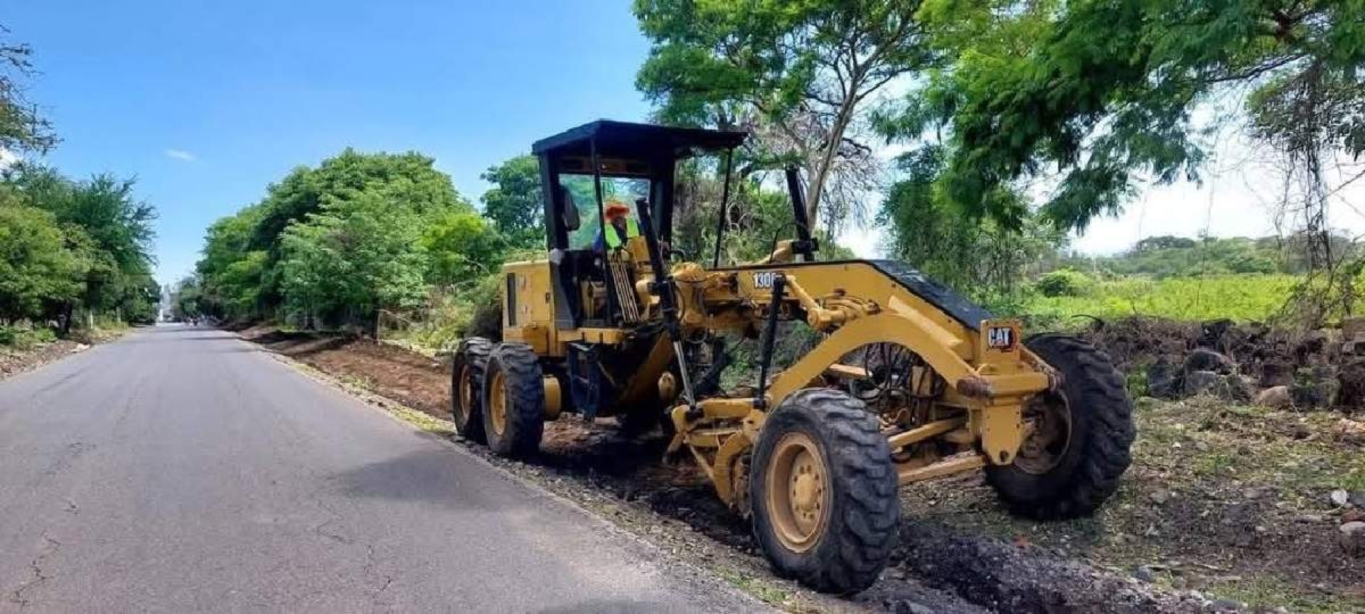 Avanza limpieza de cunetas en Jonacatepec