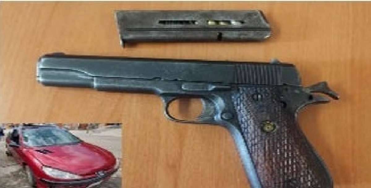 Transportaban una pistola a bordo de un auto