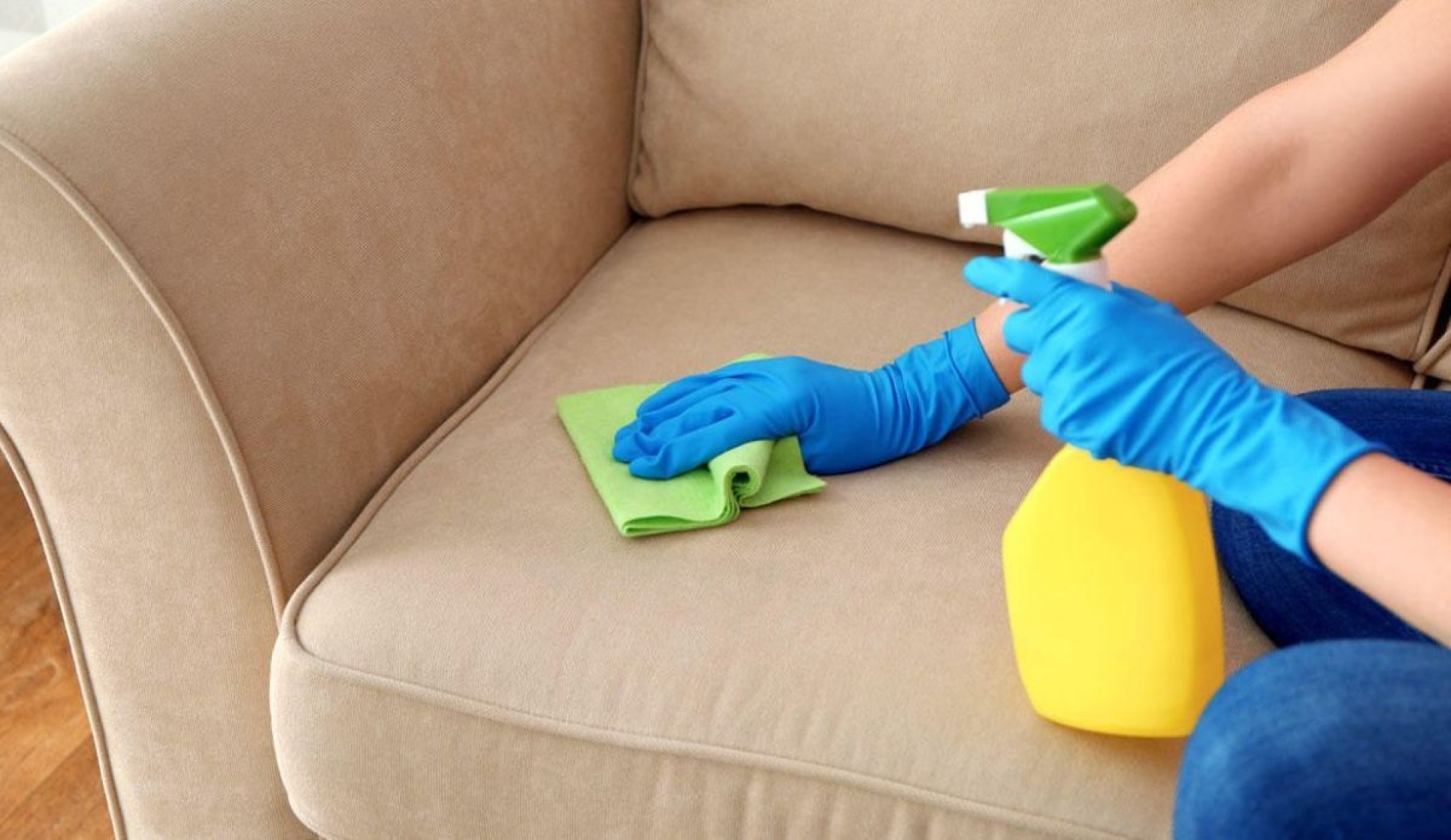 Mezcla casera eficaz para eliminar manchas difíciles de tus sillones