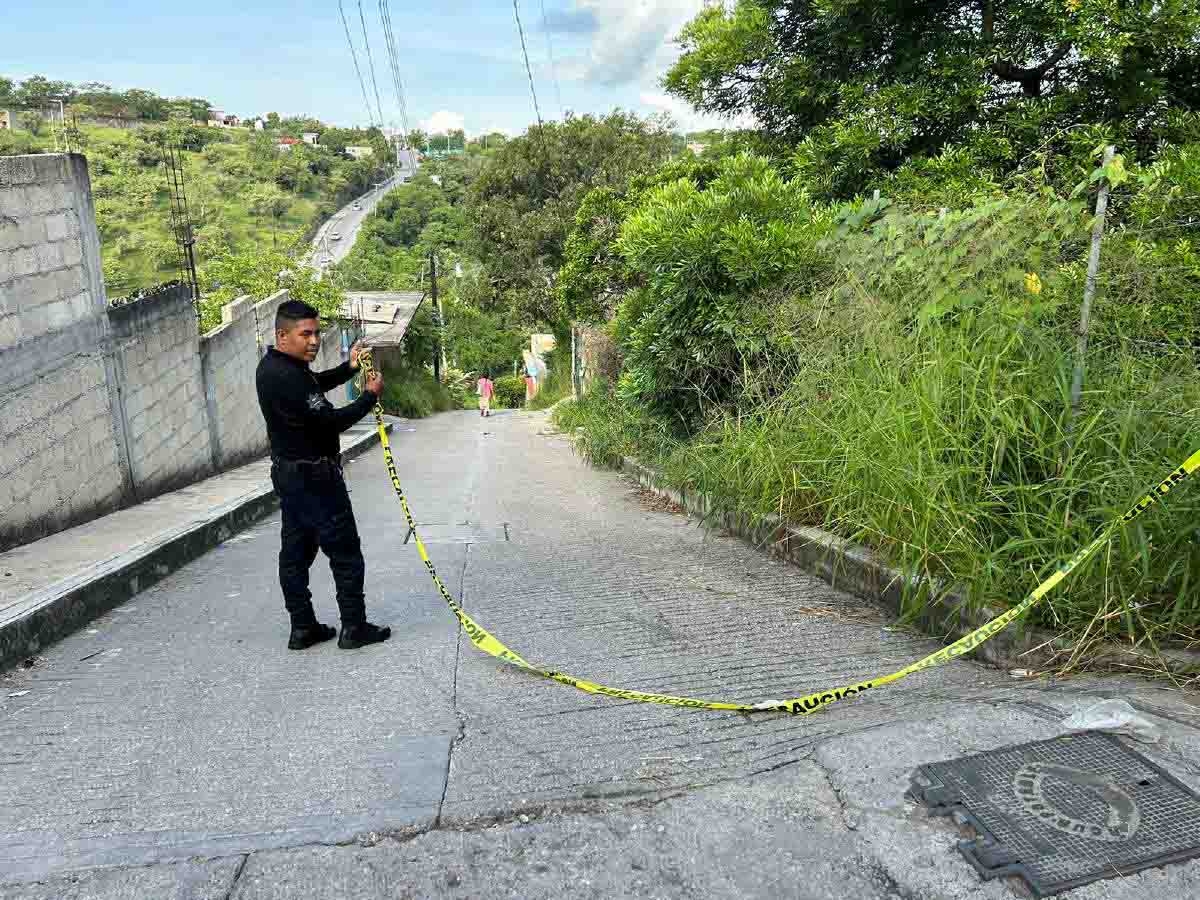 Abandonan un cadáver maniatado en Temixco