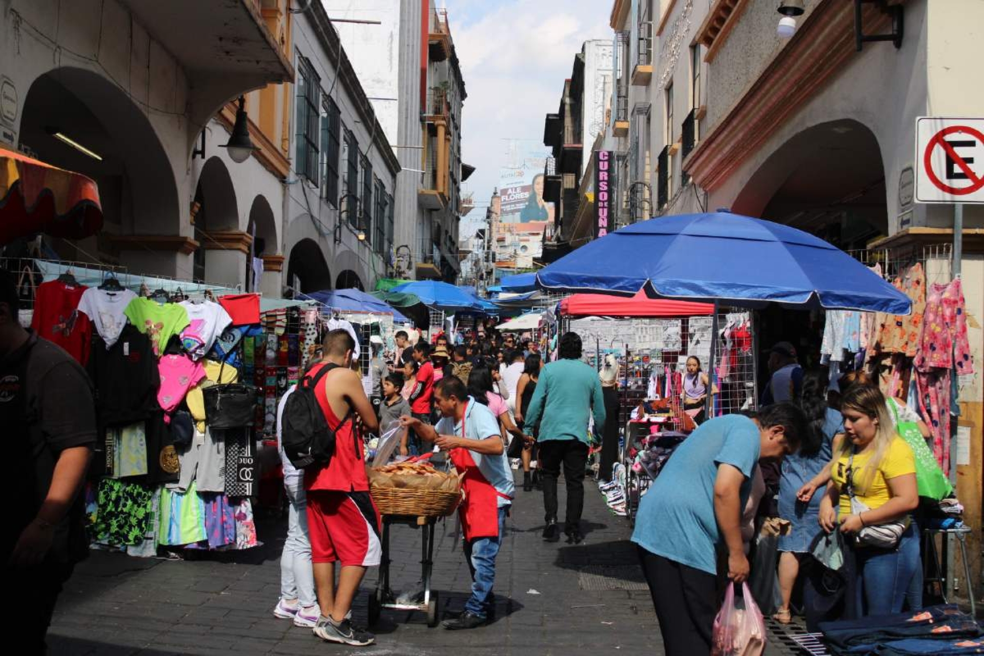 Ambulantes que llenaron las calles dicen que ofrecen precio y calidad