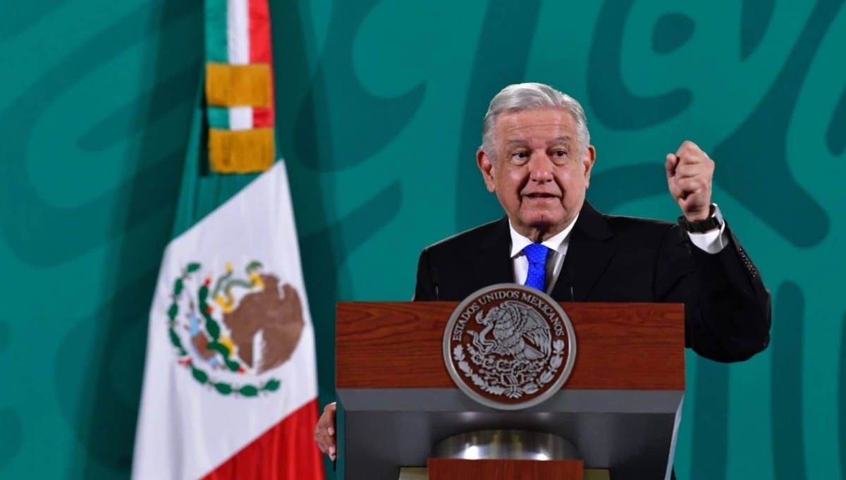 AMLO se defiende por mantener concesión a Telmex