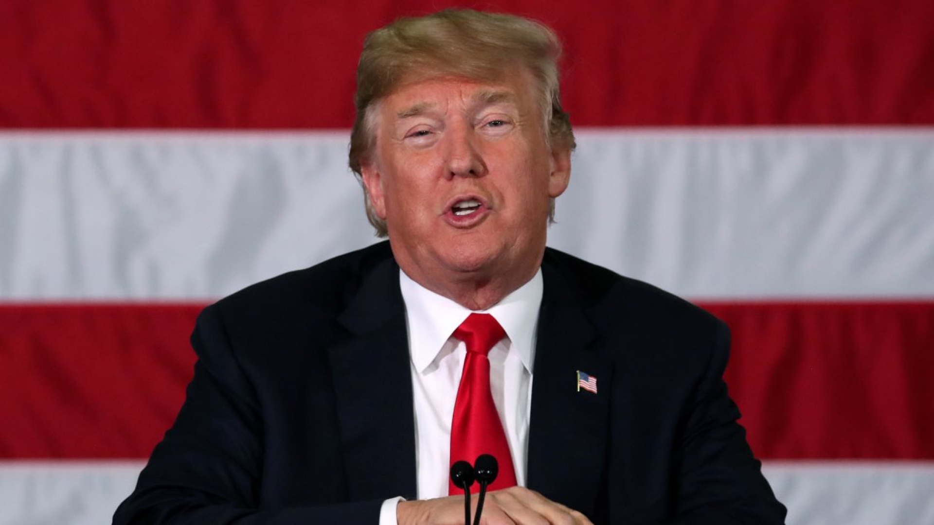 Trump reitera deseo de construir muro fronterizo y cambiar leyes migratorias