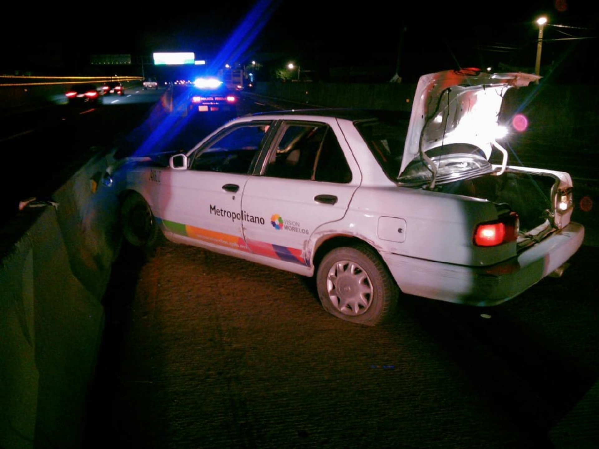 Abandonó el taxi que chocó sobre el Paso Exprés