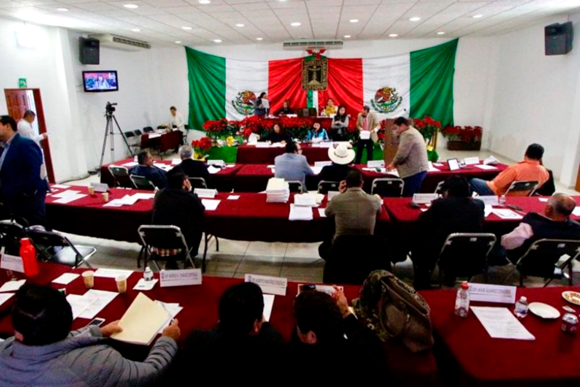 Recula Congreso; aprueba contrarreforma