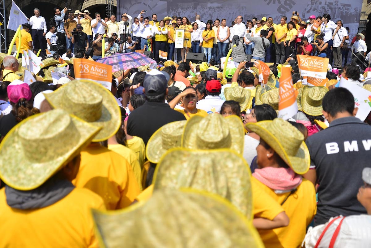 Perredistas celebraron aniversario en el zócalo de Cuernavaca