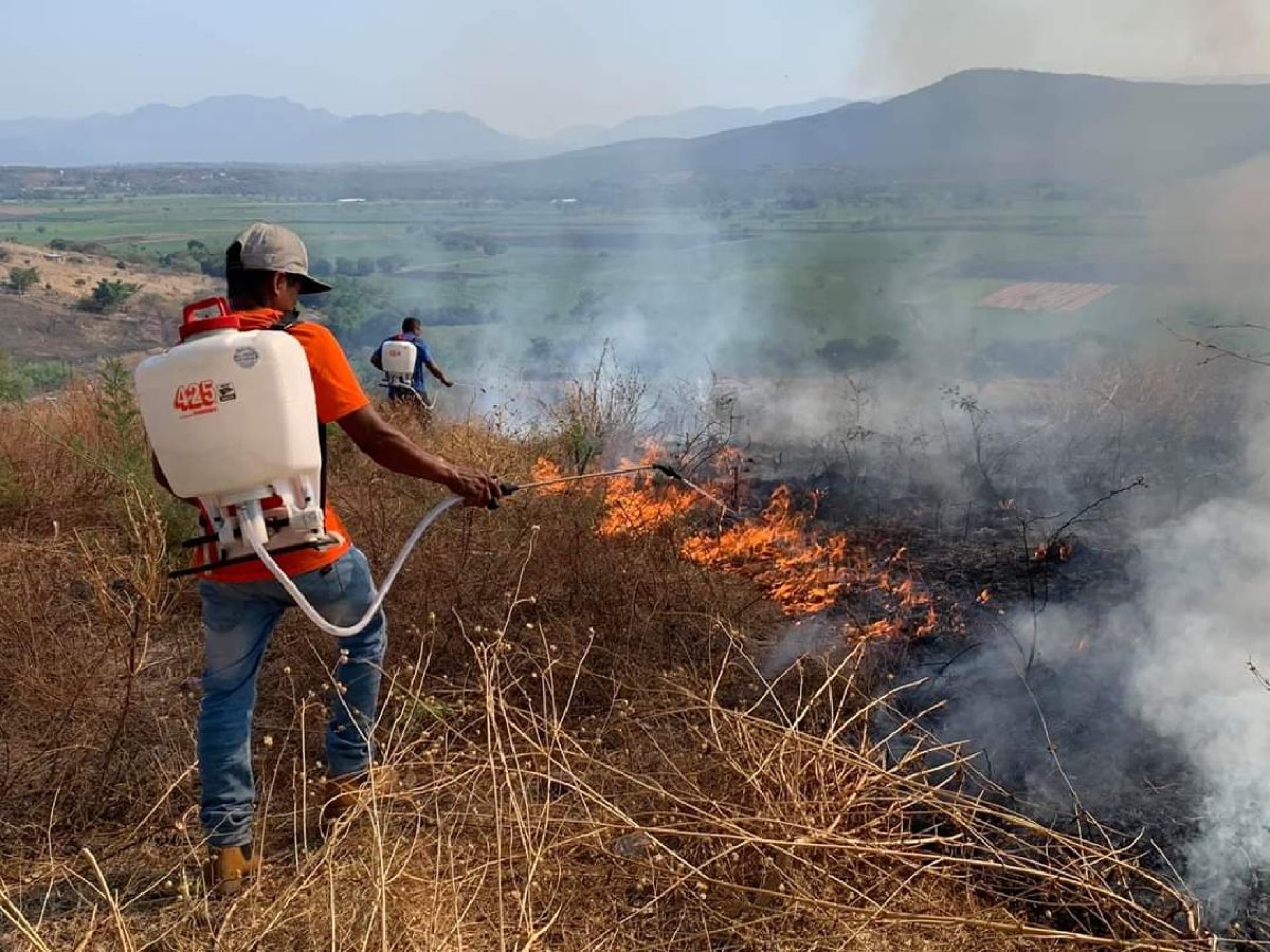 Persisten los incendios forestales en Mazatepec