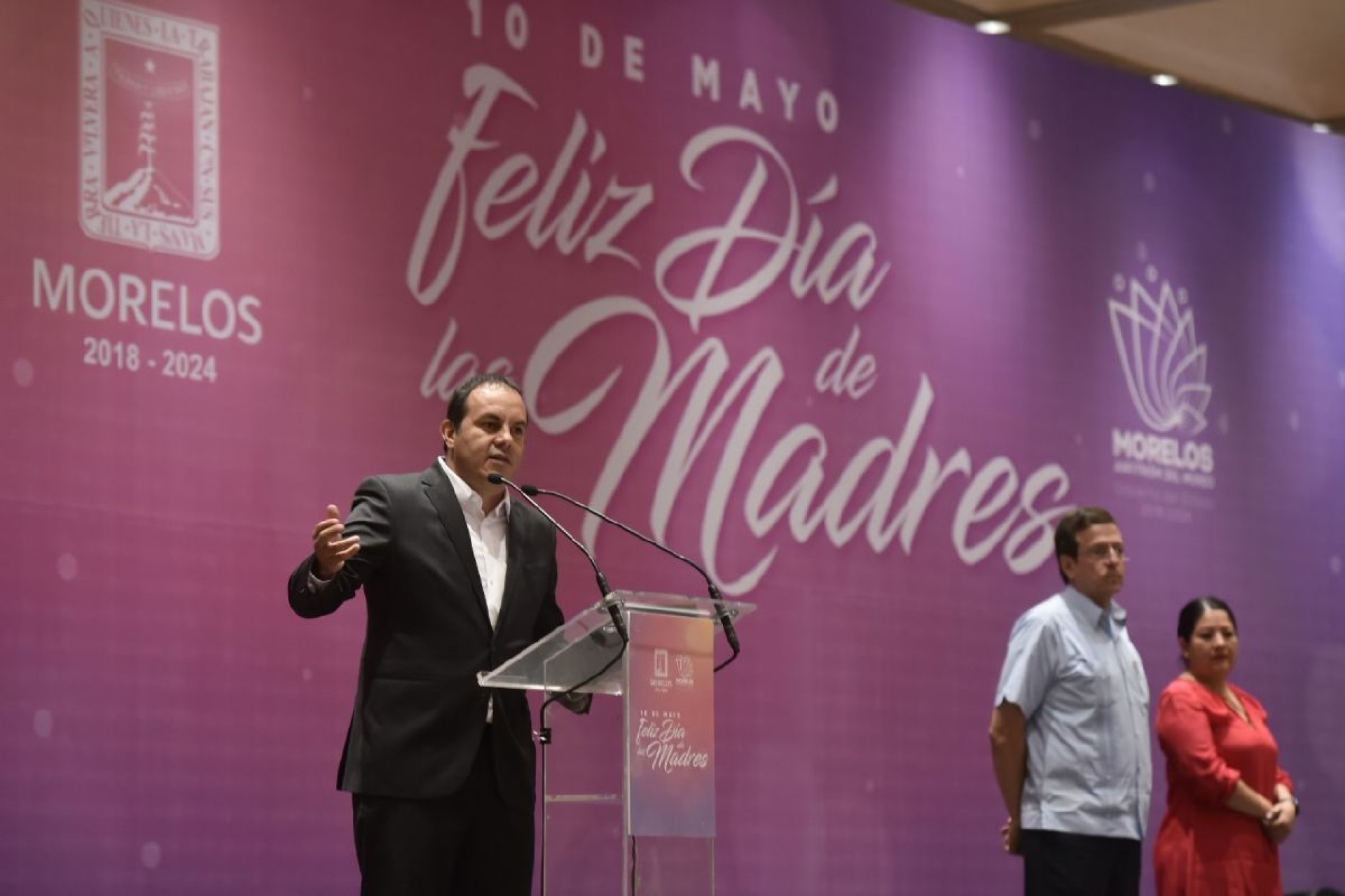 Reconoce Cuauhtémoc Blanco labor de madres trabajadoras del Poder Ejecutivo
