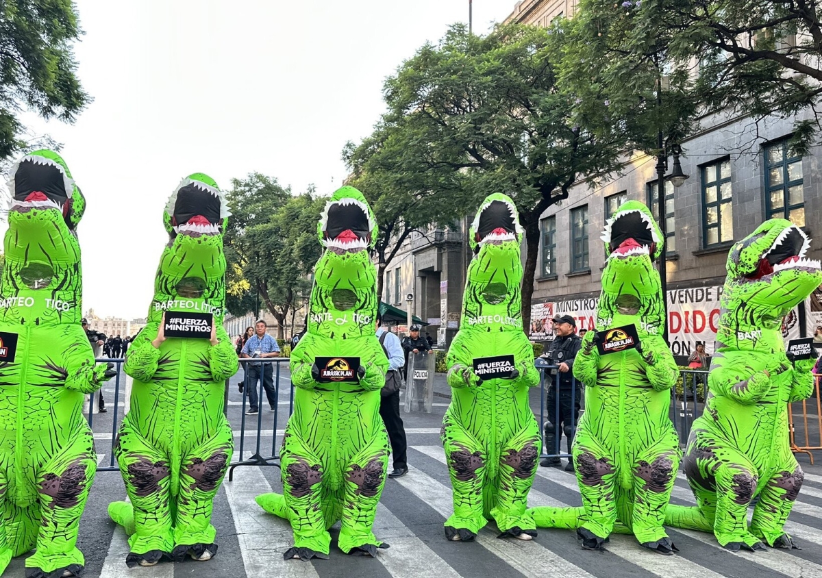 Xóchitl Gálvez protesta contra el Plan B, manda "dinosaurios" a la SCJN