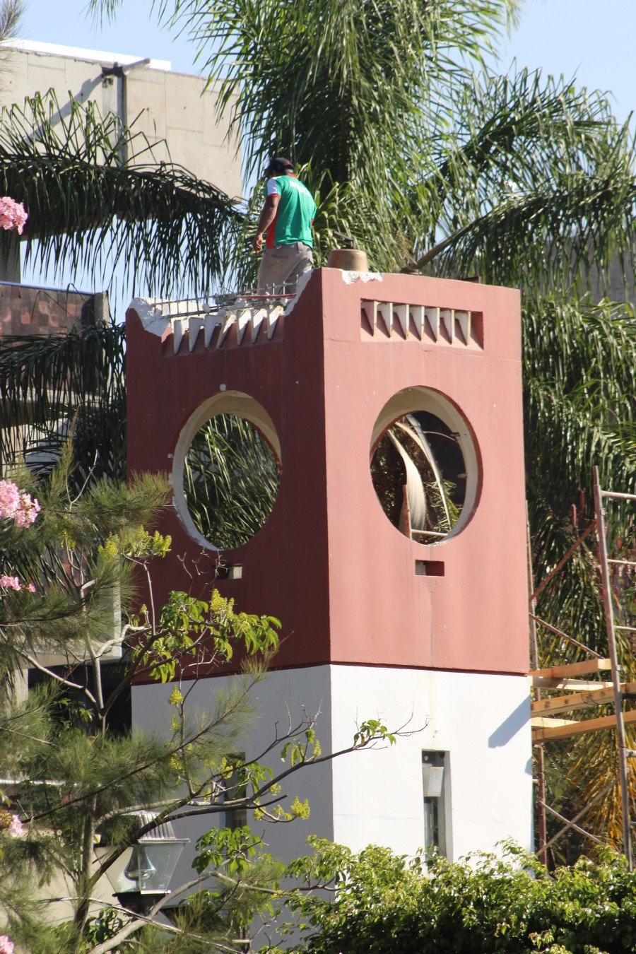 Remueven monumentos de la Plaza de Armas por remodelación