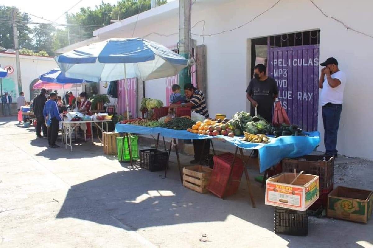 Retiran a ambulantes de la periferia del zócalo de Tlaltizapán