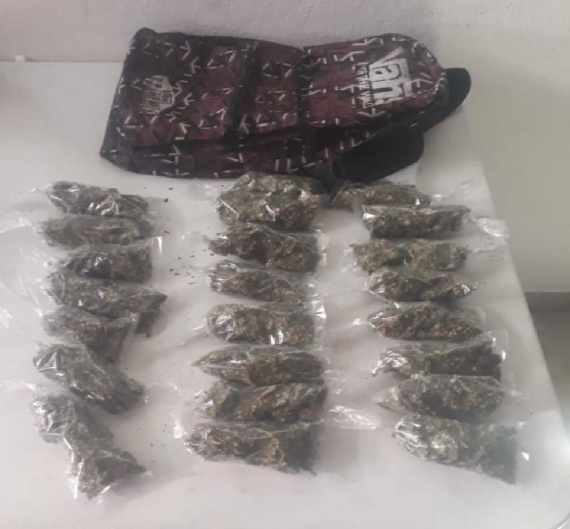 Arrestan a un individuo con droga en Cuentepec