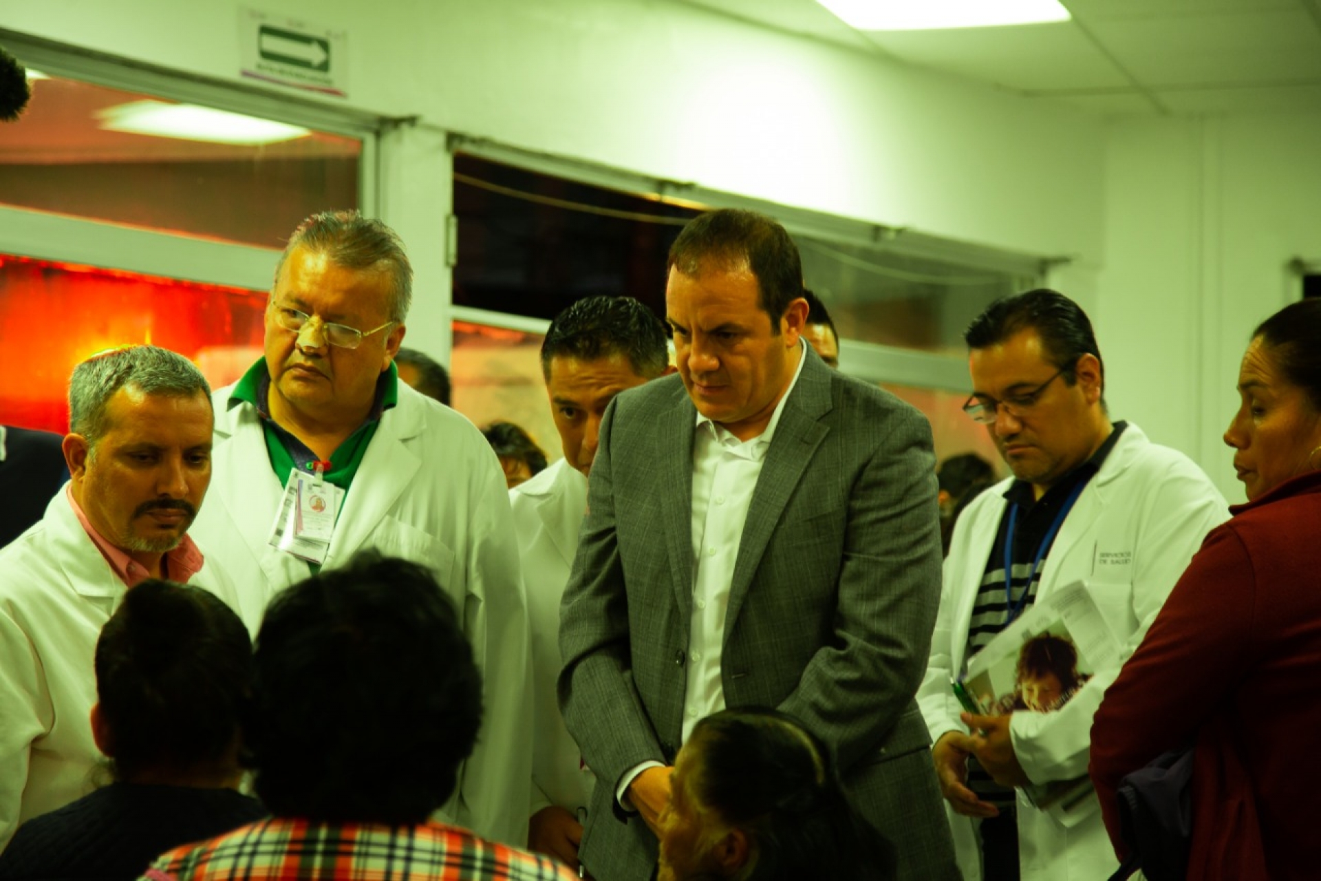 Cuauhtémoc Blanco sorprende con visita a hospital de Cuernavaca