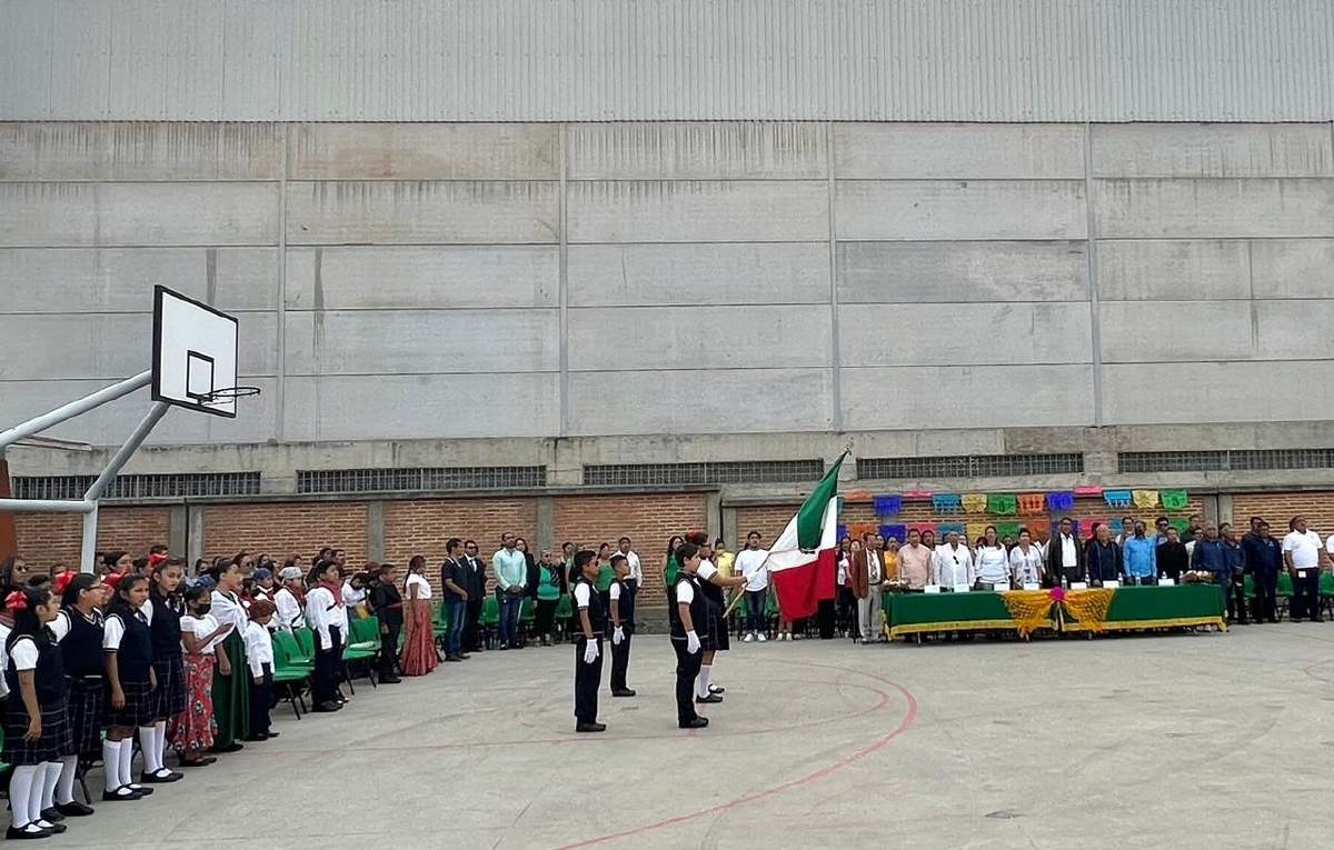 Entrega IEBEM nuevo espacio didáctico en primaria de Ocotepec