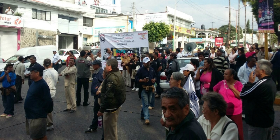 Protestan integrantes de la Asamblea Nacional de Usuarios de Energía Eléctrica