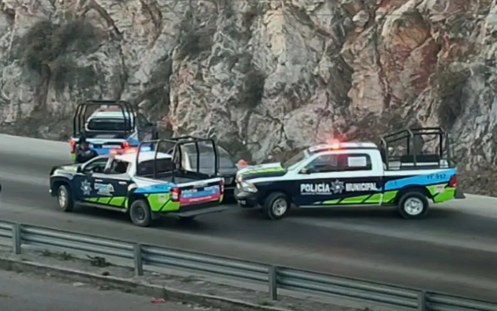 Hallan restos humanos en un vehículo en Puebla