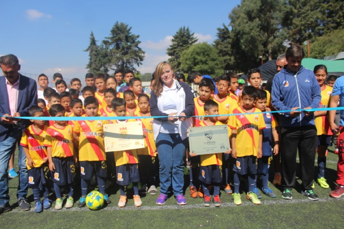 Ana Bertha Haro Sánchez inauguró la Escuela Formativa de Fútbol "Imperio Tetela"