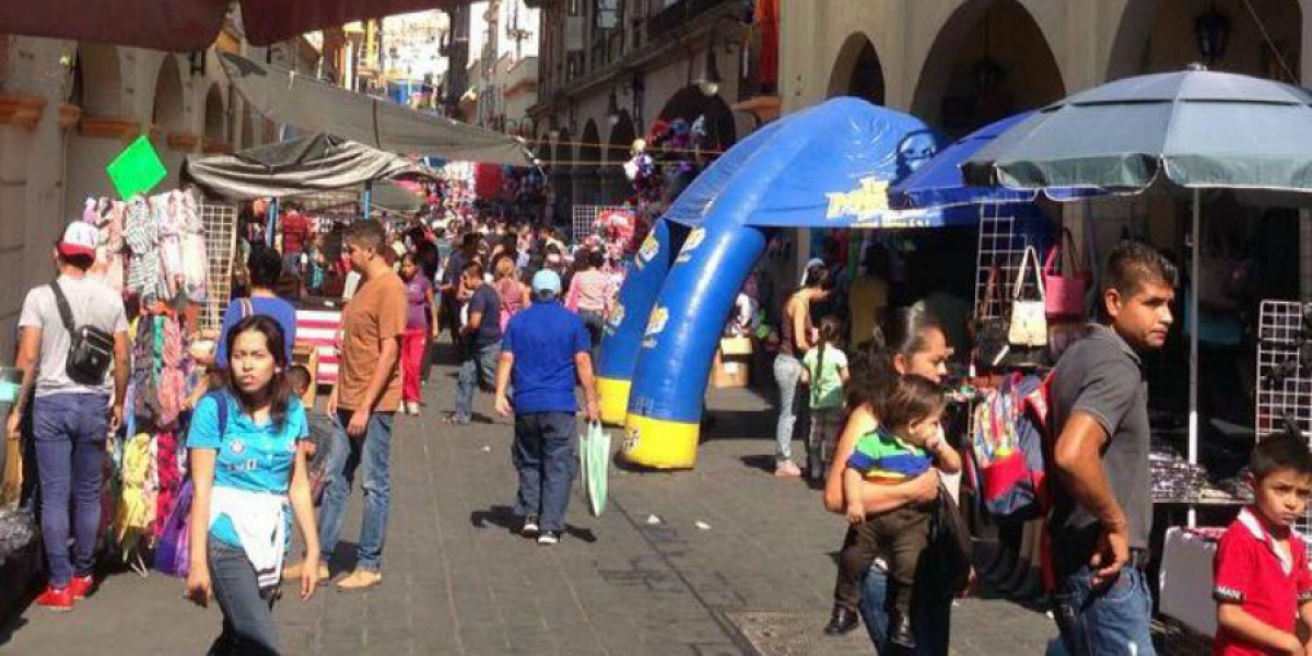 Comerciantes de plazas Lido y Degollado venderán en la calle Guerrero hasta el 5 de enero