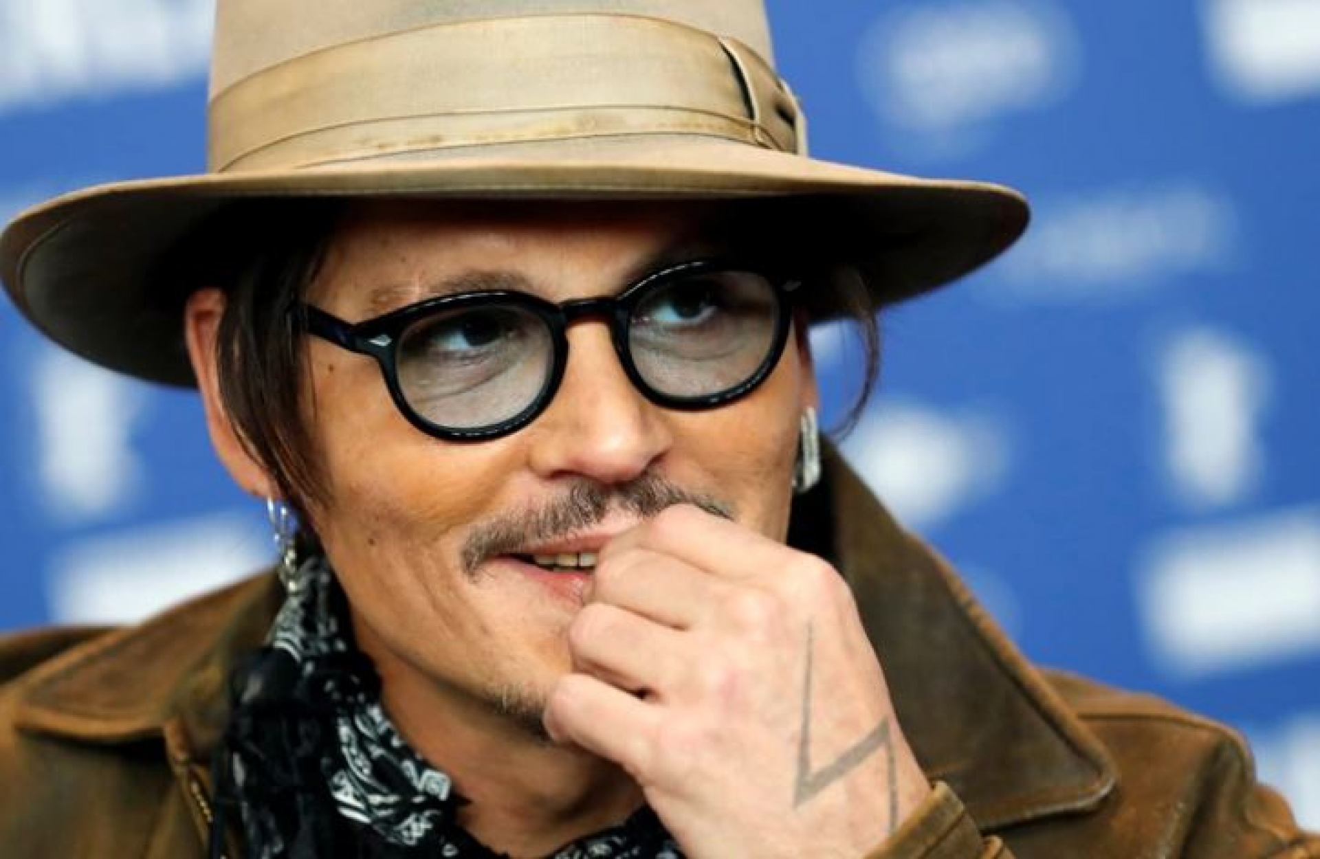 Johnny Depp revolucionó Instagram en su debut hablando del coronavirus y con una canción de Lennon