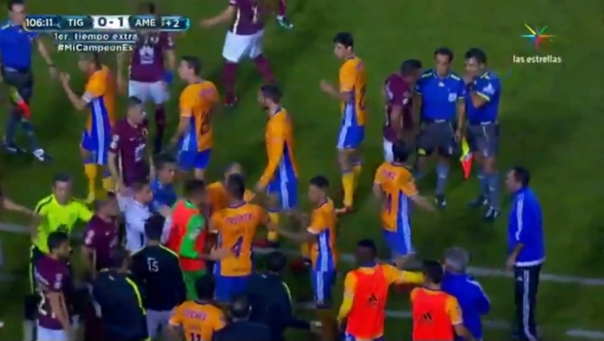 VIDEO: Gignac y La Volpe desatan campal en Final de Liga MX